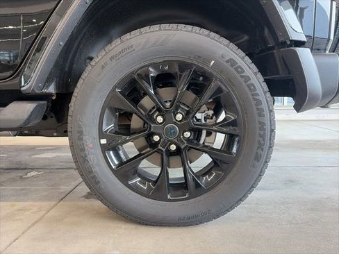 Used 2025 Jeep Wrangler Unlimited Sahara image 9