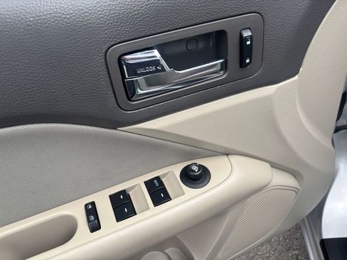Used 2010 Ford Fusion SE image 18