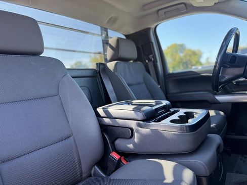 Used 2018 Chevrolet Silverado 1500 LT w/ LT Convenience Package image 11