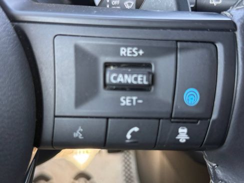 Used 2025 Nissan Pathfinder SV FWD image 30