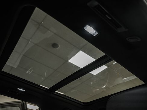 Used 2021 Chevrolet Suburban Z71 image 42