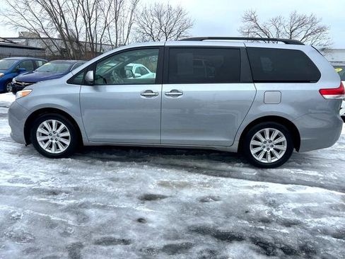 Used 2014 Toyota Sienna Limited image 3