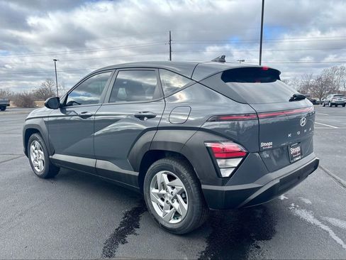 Used 2024 Hyundai Kona SE image 4