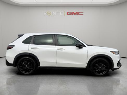 Used 2023 Honda HR-V Sport image 2