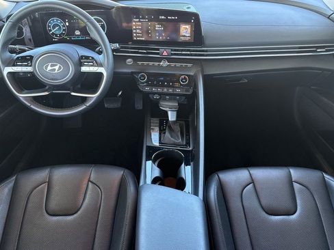 Used 2025 Hyundai Elantra Limited image 19