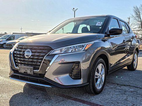 Used 2021 Nissan Kicks S image 3