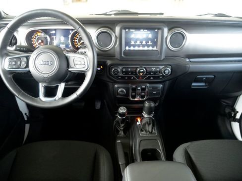 Used 2021 Jeep Wrangler Unlimited Sahara w/ Cold Weather Group image 17