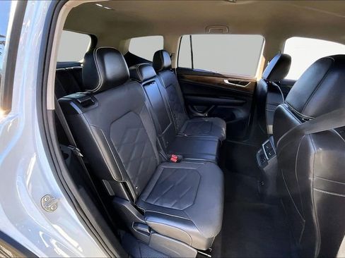Used 2024 Volkswagen Atlas SE image 17