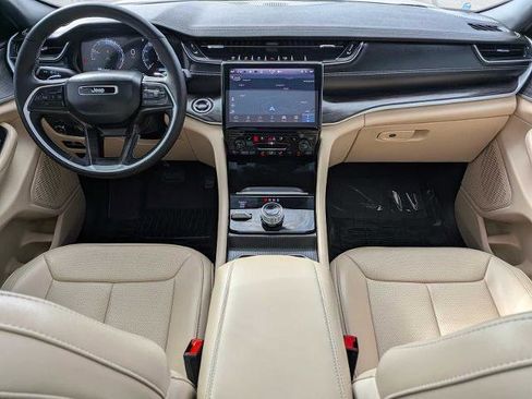 Used 2025 Jeep Grand Cherokee Limited w/ Luxury Tech Group II image 24