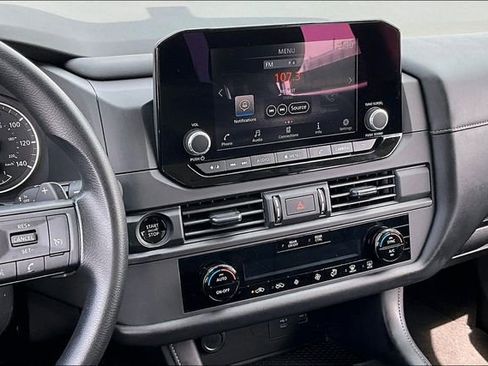 Certified 2025 Nissan Pathfinder S image 9