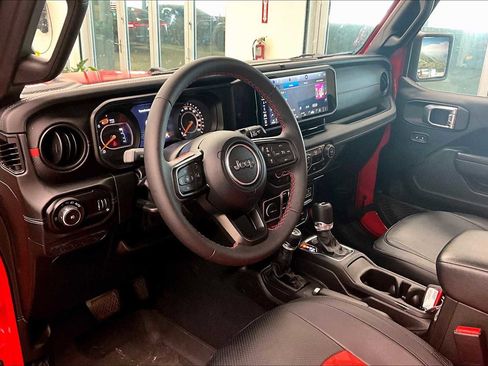 Used 2024 Jeep Wrangler Unlimited Rubicon w/ XTREMEE 35" Tire Package image 15