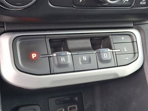 Certified 2023 GMC Acadia SLT image 16