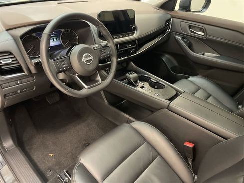 Used 2023 Nissan Rogue SL w/ SL Premium Package image 2