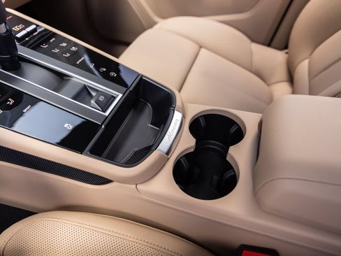 Certified 2026 Porsche Macan AWD/4WD image 18