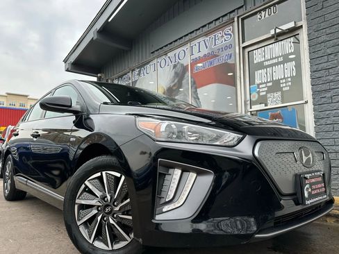 Used 2020 Hyundai Ioniq SE image 1