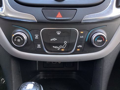 Used 2019 Chevrolet Equinox LS w/ LS Convenience Package image 18