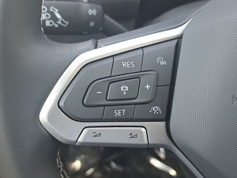 Used 2023 Volkswagen Tiguan SE FWD image 18