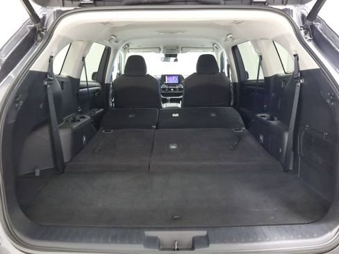 Used 2023 Toyota Highlander LE image 34