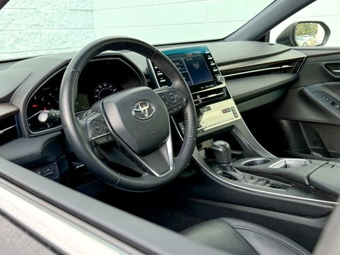 Used 2019 Toyota Avalon XLE image 10