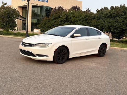 Used 2015 Chrysler 200 Limited w/ Convenience Group FWD image 4