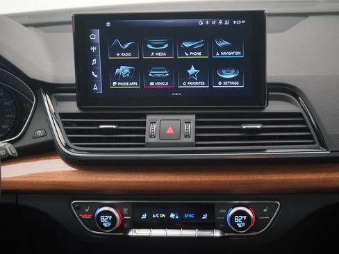 Used 2023 Audi Q5 2.0T Premium w/ Convenience Package image 11