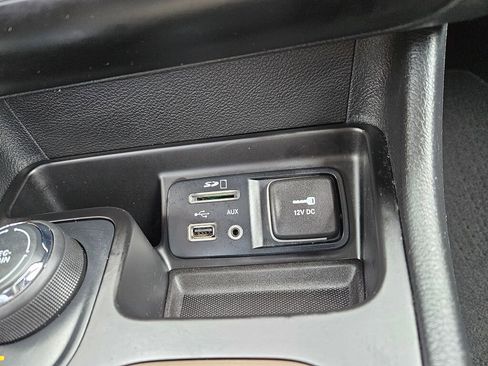 Used 2016 Jeep Cherokee Latitude AWD/4WD image 22