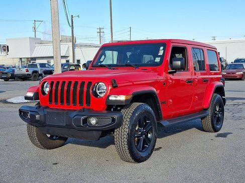 Used 2023 Jeep Wrangler Unlimited Sahara AWD/4WD image 38