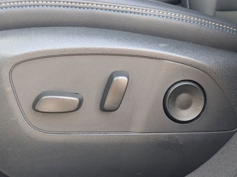 Certified 2025 Chevrolet Equinox EV LT w/ Convenience Package image 23