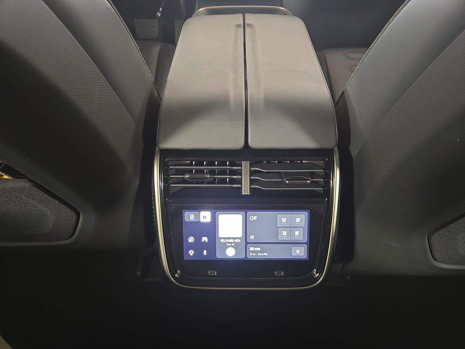 Used 2025 Rivian R1S Adventure Dual AWD/4WD image 30
