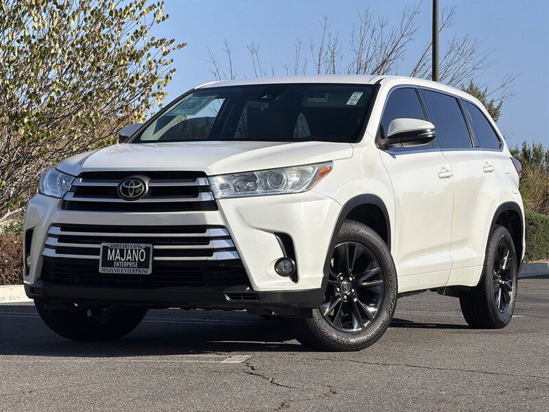 Used 2018 Toyota Highlander Plus FWD image 1