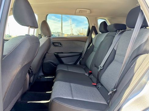 Used 2022 Nissan Rogue S image 11