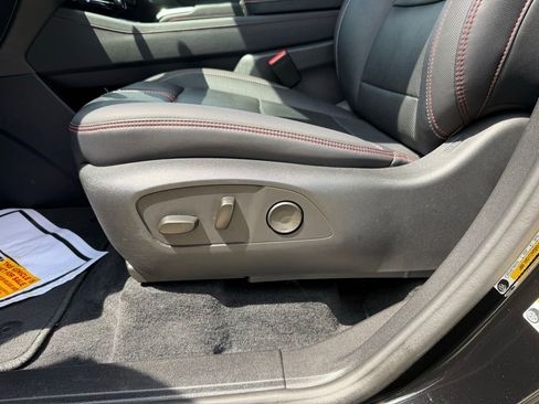 Used 2024 Chevrolet Traverse RS AWD/4WD image 32