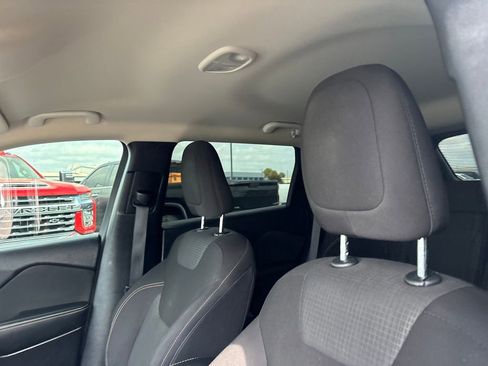 Used 2017 Jeep Cherokee Latitude image 11