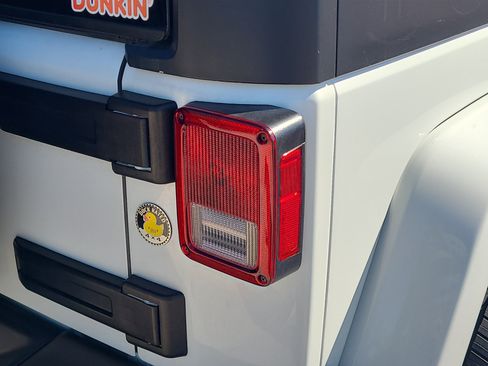 Used 2017 Jeep Wrangler 75th Anniversary image 9