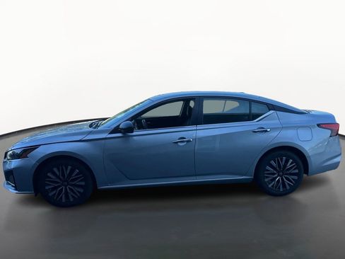 Used 2024 Nissan Altima 2.5 SV FWD image 6