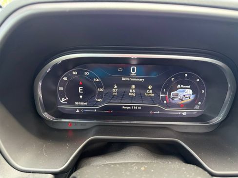 Used 2024 GMC Yukon SLT w/ SLT Premium Package RWD image 12