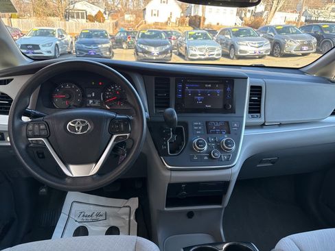 Used 2017 Toyota Sienna LE image 23