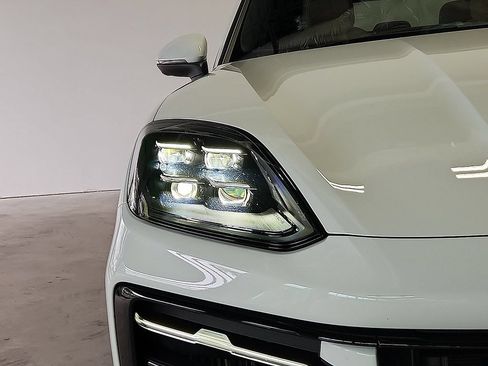 Certified 2026 Porsche Cayenne Coupe AWD/4WD image 9