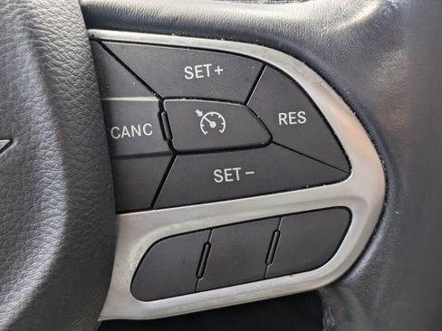 Used 2017 Chrysler 300 Limited w/ Value Package image 27