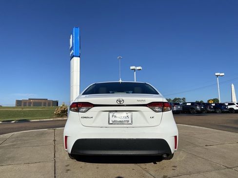 Used 2024 Toyota Corolla LE image 9