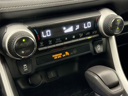 Used 2020 Toyota RAV4 XLE w/ Convenience Package FWD image 24