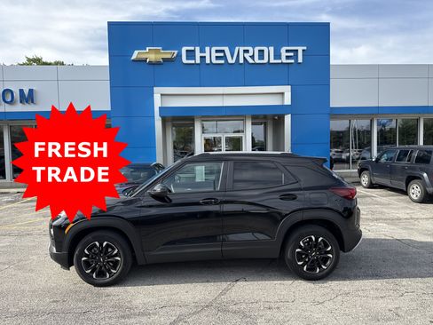 Used 2023 Chevrolet TrailBlazer LT w/ Convenience Package FWD image 2