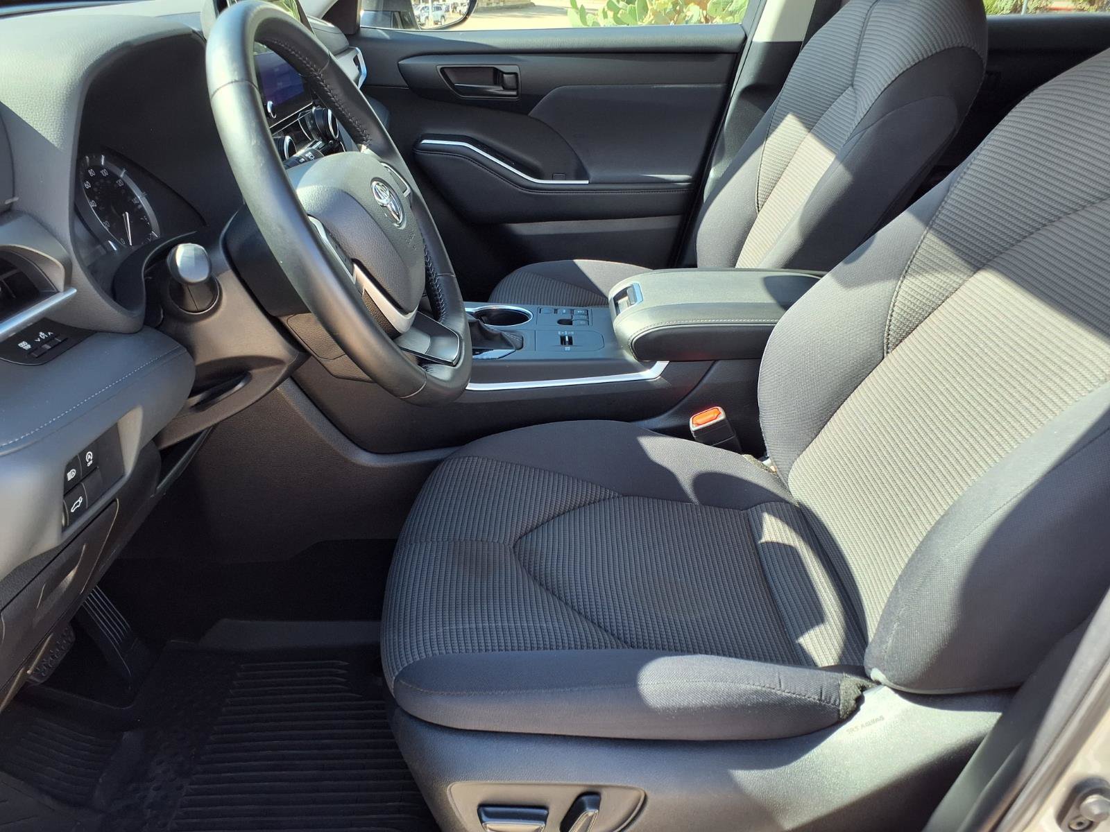 Certified 2025 Toyota Highlander LE FWD image 13