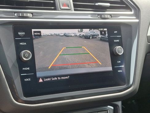 Used 2020 Volkswagen Tiguan SE w/ Panoramic Sunroof Package image 20