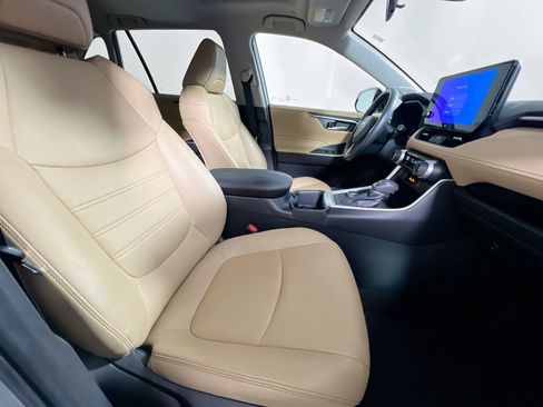 Used 2023 Toyota RAV4 XLE Premium image 31