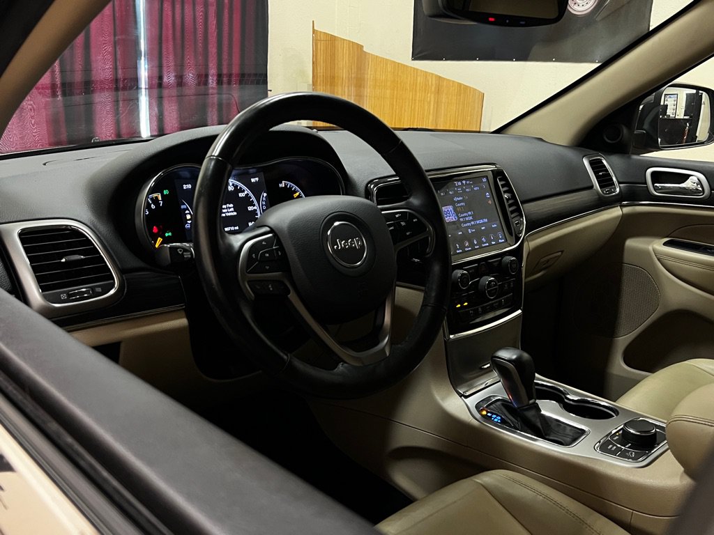 Used 2019 Jeep Grand Cherokee Limited AWD/4WD image 11