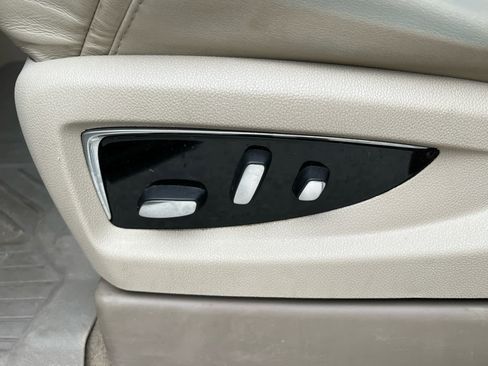 Used 2017 Cadillac Escalade Premium Luxury AWD/4WD image 15