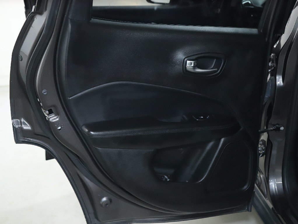 Used 2019 Jeep Compass Latitude AWD/4WD image 13