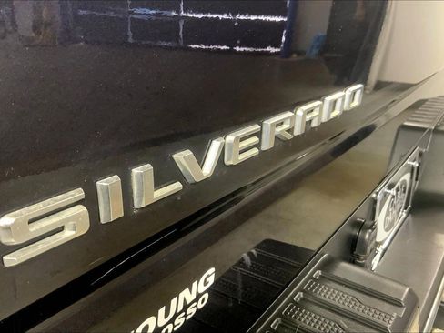Used 2024 Chevrolet Silverado 1500 LT AWD/4WD image 8