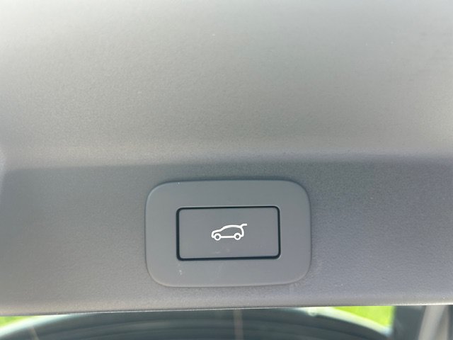 Used 2026 Jaguar F-PACE R-Dynamic S AWD/4WD image 12